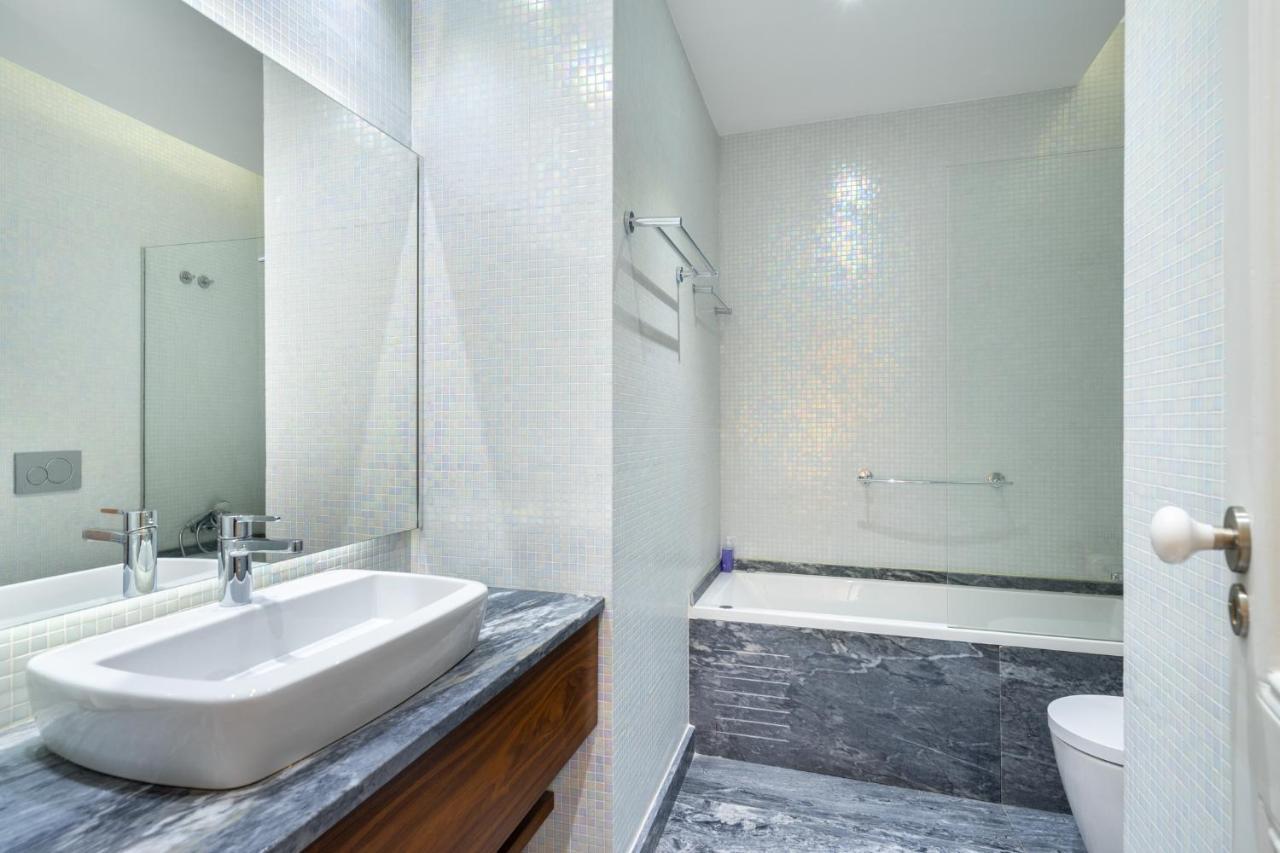 Whome Luxury Stay In Prime Location W/ Ac, Lift & Private Patio Lizbona Zewnętrze zdjęcie