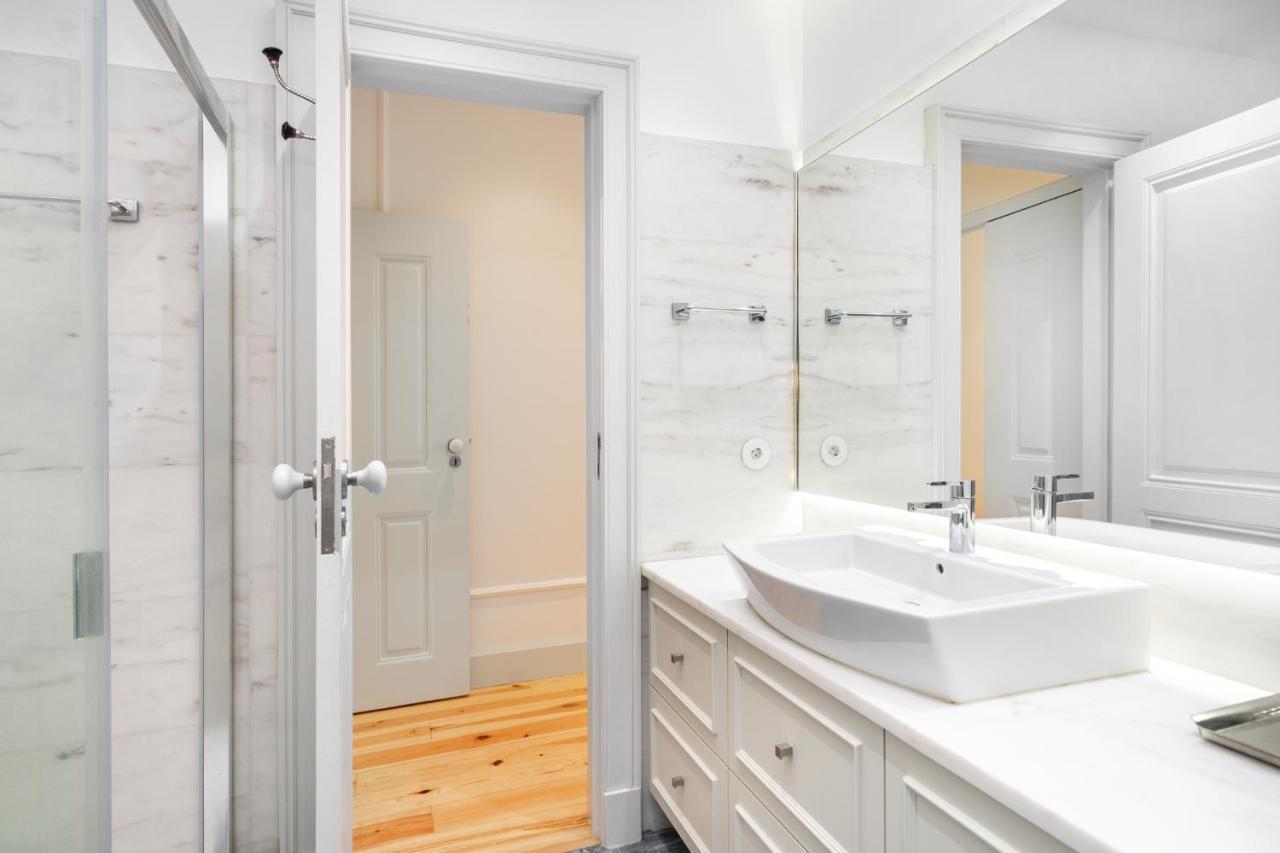 Whome Luxury Stay In Prime Location W/ Ac, Lift & Private Patio Lizbona Zewnętrze zdjęcie